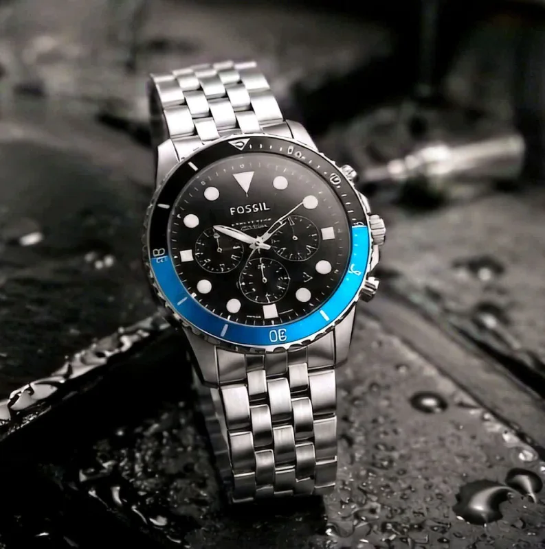 برند FOSSIL