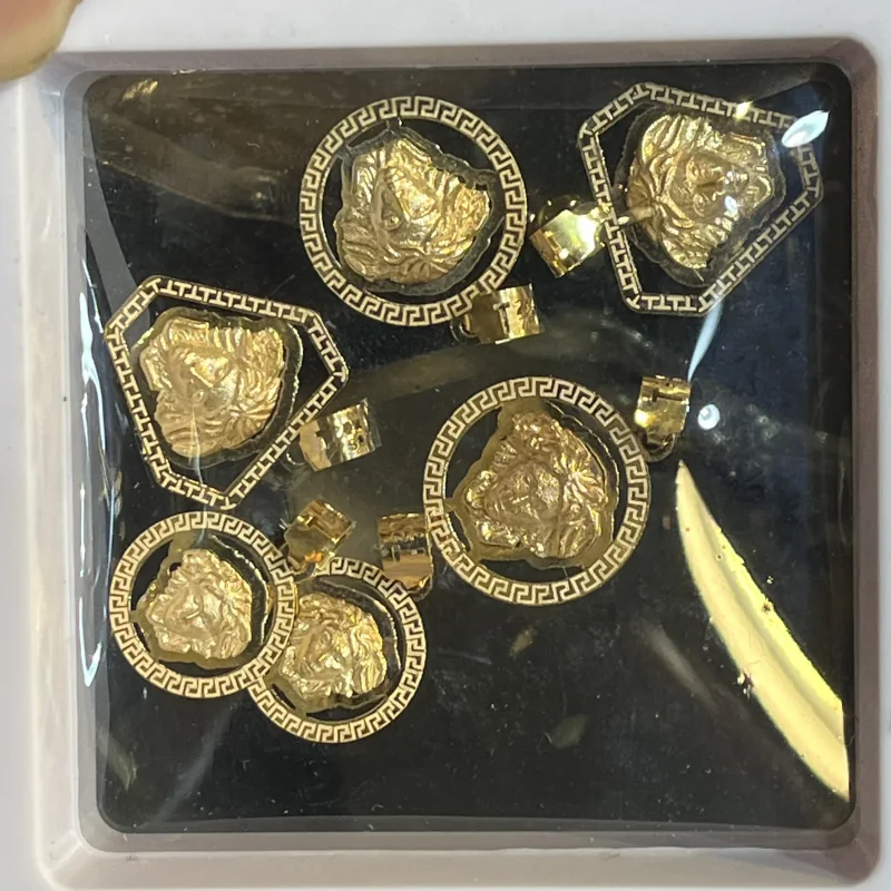 مدال ورساچه مینیمال