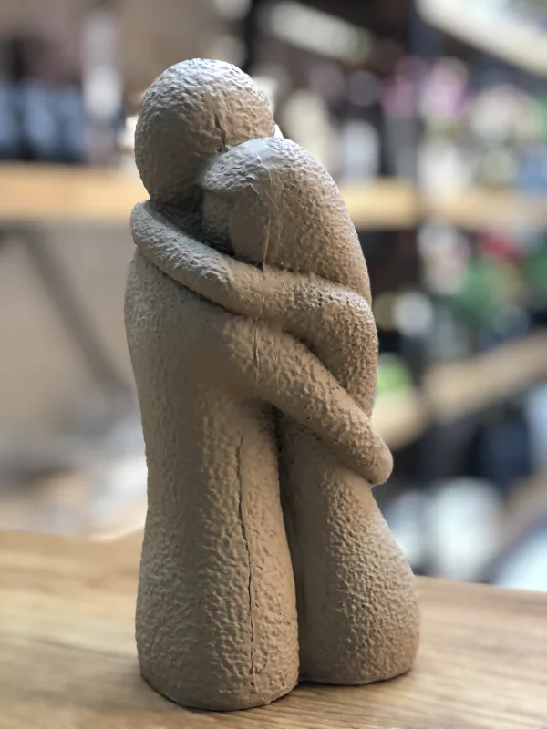 مجسمه آغوش ۱