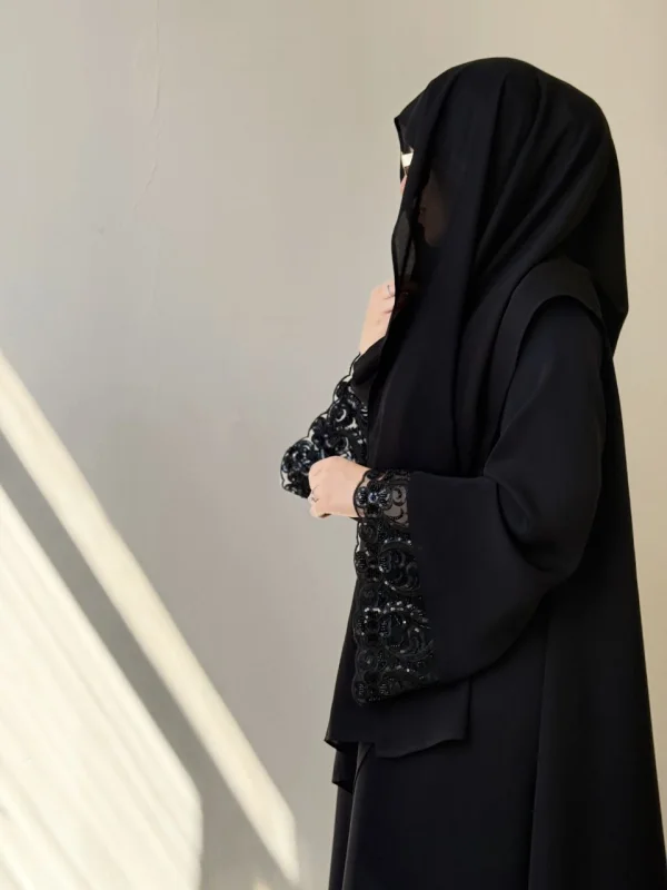 عبا آذین